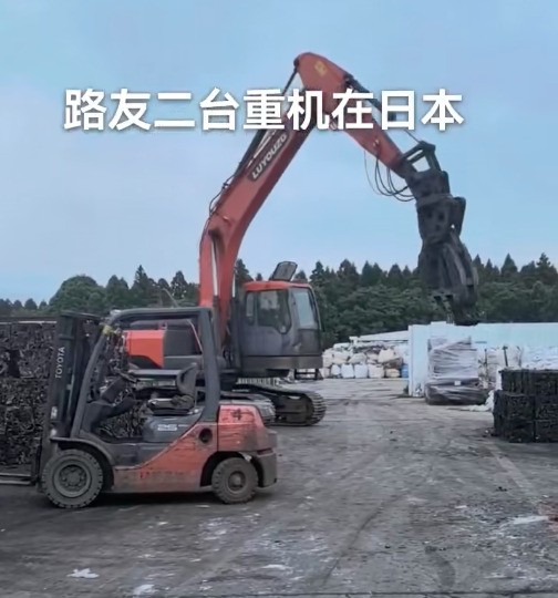 在日本實戰(zhàn)經驗四年的抓鋼機不論靈活度還是操作系統都宛如新機