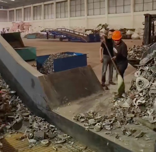 泰國地區(qū)450型高配版破碎分選線通電試機