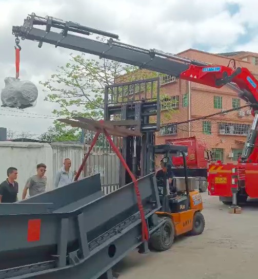 物流抵達客戶場地，卸貨啦～