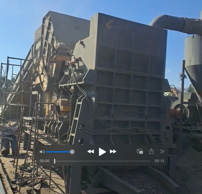 售后服務(wù)315型破碎機(jī)，客戶位于新疆地區(qū)。