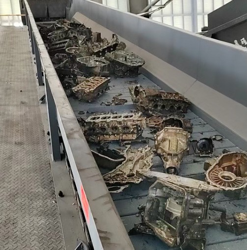 路友淮北客戶購(gòu)買(mǎi)315型破碎機(jī)處理發(fā)動(dòng)機(jī)殼